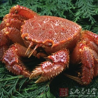 在中医里，螃蟹的属性比较寒凉，而且它本身也具活血化瘀的作用