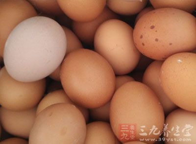 鸡蛋富含营养，氨基酸含量高，而且还含有卵磷脂
