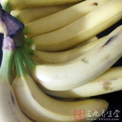 香蕉是钾的极好来源，钾有降压、保护心脏与血管内皮的作用