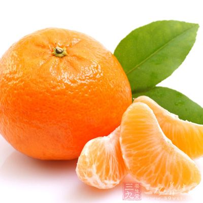 柑橘类水果含有多种抑癌物质，橘皮与核中富含的柠檬苦素