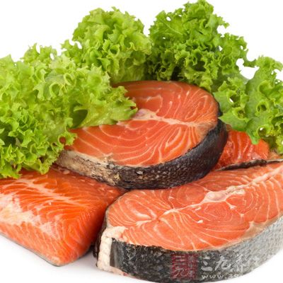 鱼肉中丰富的omega-3脂肪酸能延长妊娠期