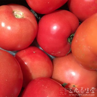 西红柿、西瓜等富含番茄红素的食物