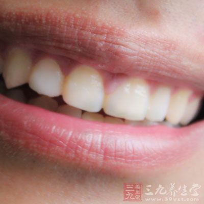 牙齿松动脱落的主要原因是由于牙槽骨不坚固