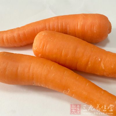 胡萝卜性味甘，含有极为丰富的胡萝卜素