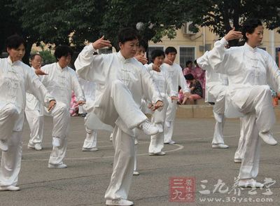 即站三体式是五五步，练五行、十二形、连环、杂式捶均是就五五步而言的双重腿