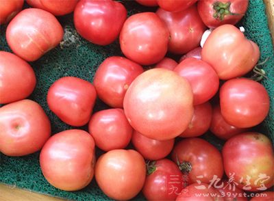 餐前一个西红柿，美白、健康又美丽。