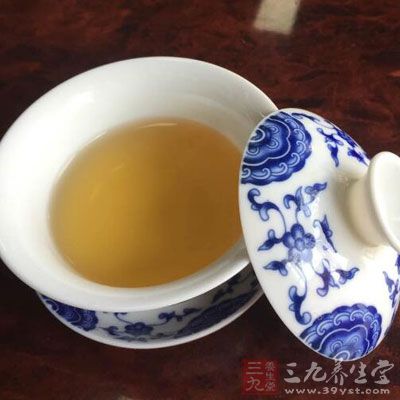 喝点绿茶或乌龙茶对延缓衰老可起一定帮助作用