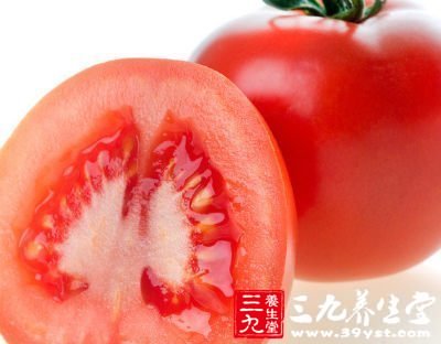 西红柿的果肉内含有胶质和可溶性收敛剂等成分，空腹食用会与胃酸起化学反应，结成不易溶解的块状物，阻塞胃引起腹痛