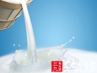 牛奶美容法是一种简单的使脸变得白净的方法