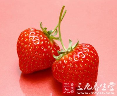 草莓具有增白和滋润保湿的功效
