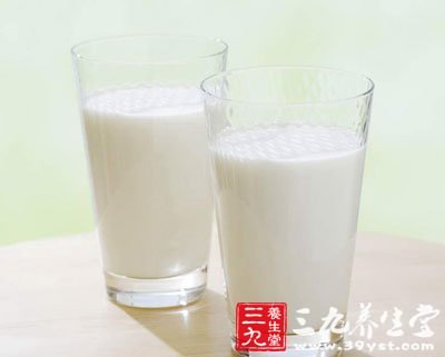 喝牛奶可缓解胃痛