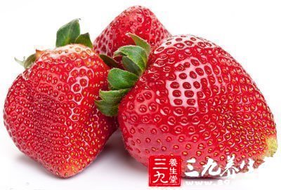 草莓不仅美味，还可以拿来美白牙齿