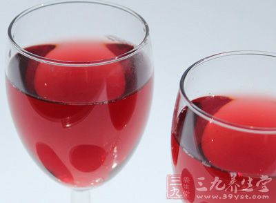 酿制葡萄酒的葡萄皮中含有白藜芦醇