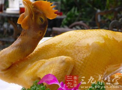 秘制花雕鸡是一道暖身暖胃的私房菜