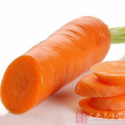 胡萝卜含有丰富的维生素C，能抑制黑色素合成