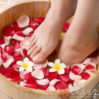足浴可促进足部及全身血液循环
