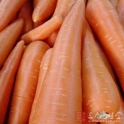 胡萝卜中含有大量的果胶，这些果胶可以与体内汞结合