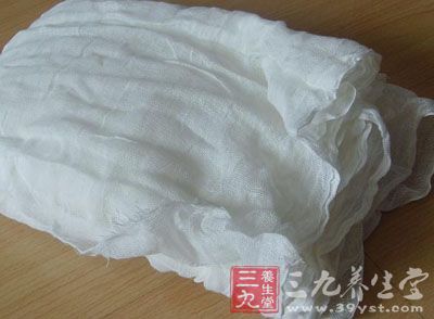 所使用的腹带为透气的白纱布，长1200公分，宽16公分