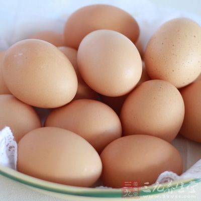 鸡蛋的营养价值丰富，除了可以补充蛋白质，还能让你拥有一双明亮的眼睛