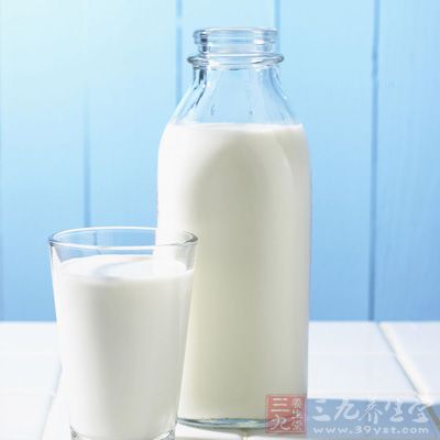 含钙高的食物有牛奶