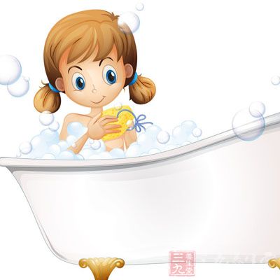 用隔夜茶洗澡擦身，不仅有止痒的功效，还可以防治湿疹