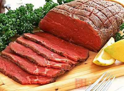 忌食饱和脂肪酸含量极高的肉类及肉类加工品：例如牛肉