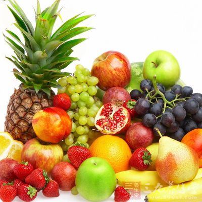 带酸味的水果或果汁，可刺激胃液的分泌