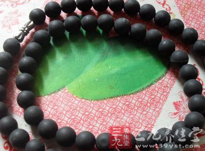 砭石项链是由泗滨砭石经过加工制成的具有理疗功效的饰品