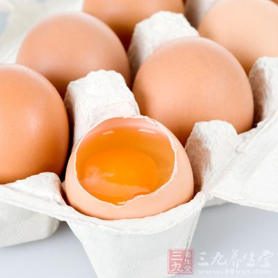 鸡蛋不宜与糖同煮;与糖精、红糖同食会中毒