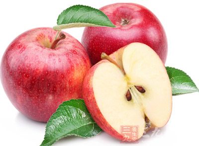 苹果，因为苹果富含纤维物质，可补充人体足够的纤维质