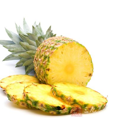 菠萝富含维生素C和糖分以外，还含有不少有机酸，如苹果酸、柠檬酸等