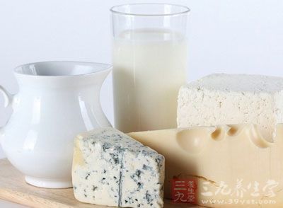 牛奶中富含制造骨骼的营养物质——钙