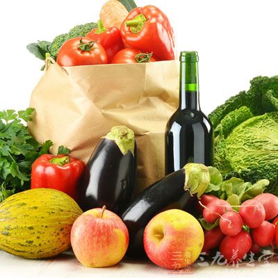 从蔬果中可获得维生素A、B群、C、D、E及各种矿物质的补充。尤其各种豆类、根茎类、绿黄色蔬果