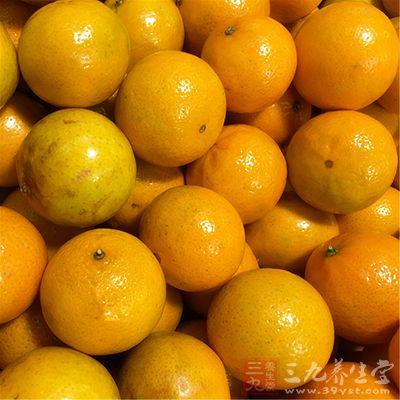 在橘子中有一种果胶，这种果胶对于润肠通便是很有帮助的