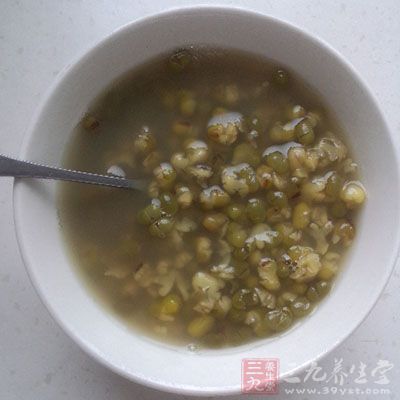 绿豆汤不仅可以止渴利尿，还可以很好的消暑益气
