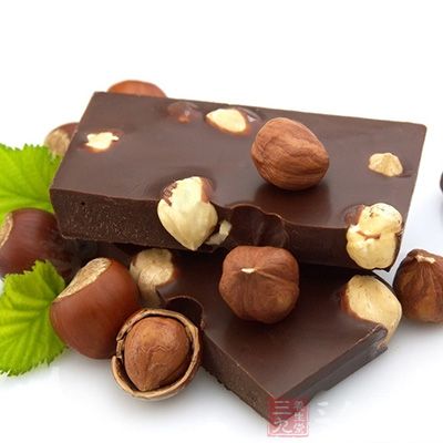 单纯吃巧克力并不是引起问题的源头，而是在于持过量的巧克力