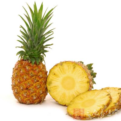 菠萝中的膳食纤维，可以促进排便
