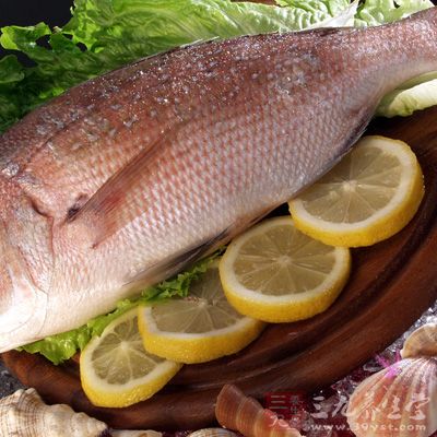 鱼类所含的饱和脂肪极低，尤其是来自深海的冷水鱼类