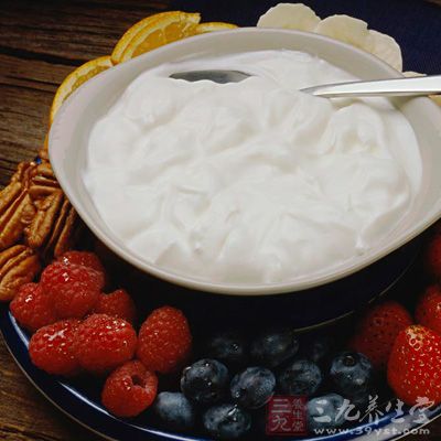 酸奶真是又补钙又补钾呀，一杯普通酸奶提供625毫克的钾