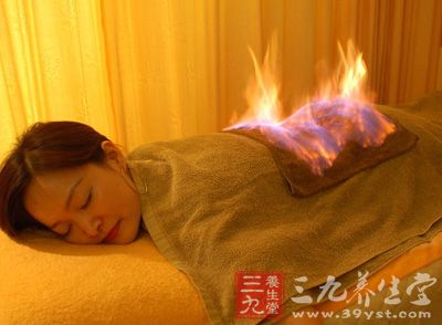 火疗法通过逐渐加温，可使热力达到机层,敷药后达到病灶,温气而行血