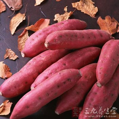 红薯含有多种维生素和钙、磷及铁等，其性甘平无毒，能补虚健脾强肾