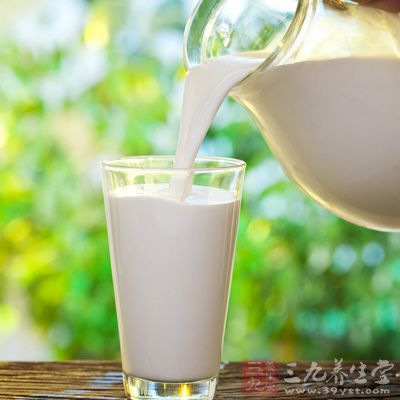 牛奶还可以阻止人体吸收食物中有毒的金属铅和镉