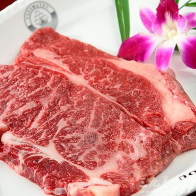 最后，肉类能提供丰富的铁和锌，而且吸收率较植物性食物中的铁和锌要高