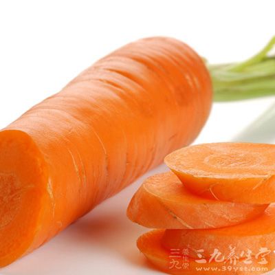 现代研究发现，胡萝卜中含有大量的生物钾，钾进入血液后，能将血液中的油脂乳化