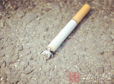 避免各种致病因素，尤其是吸烟、环境污染