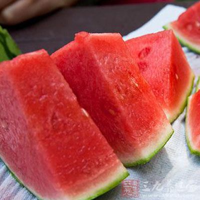 夏季吃西瓜最解暑，这7类人吃西瓜要谨慎
