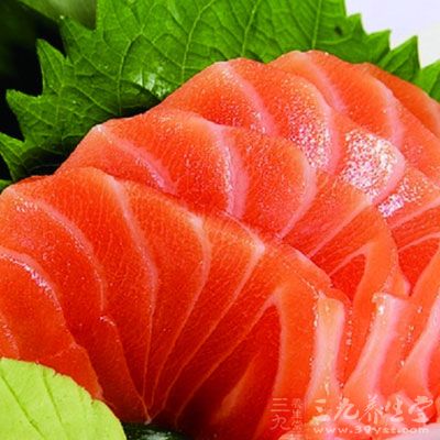 欧米伽3脂肪酸存在于三文鱼、沙丁鱼、亚麻籽、核桃等食物中