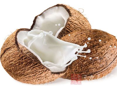 椰子有助于保持青春的最佳美容食材。椰子算是一种核果，也就是种子外头受硬壳包覆的水果