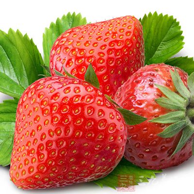草莓与柑橘能够生津止渴、利咽止咳并富含维生素C
