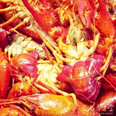 虾的做法很多，油焖大虾、茄汁大虾、富贵大虾、盐水大虾